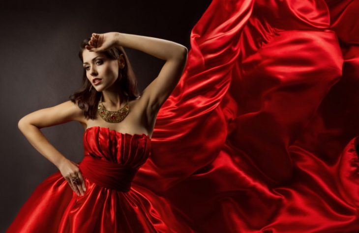 Цвет любви и страсти: 30 незабываемых фото девушек в красном