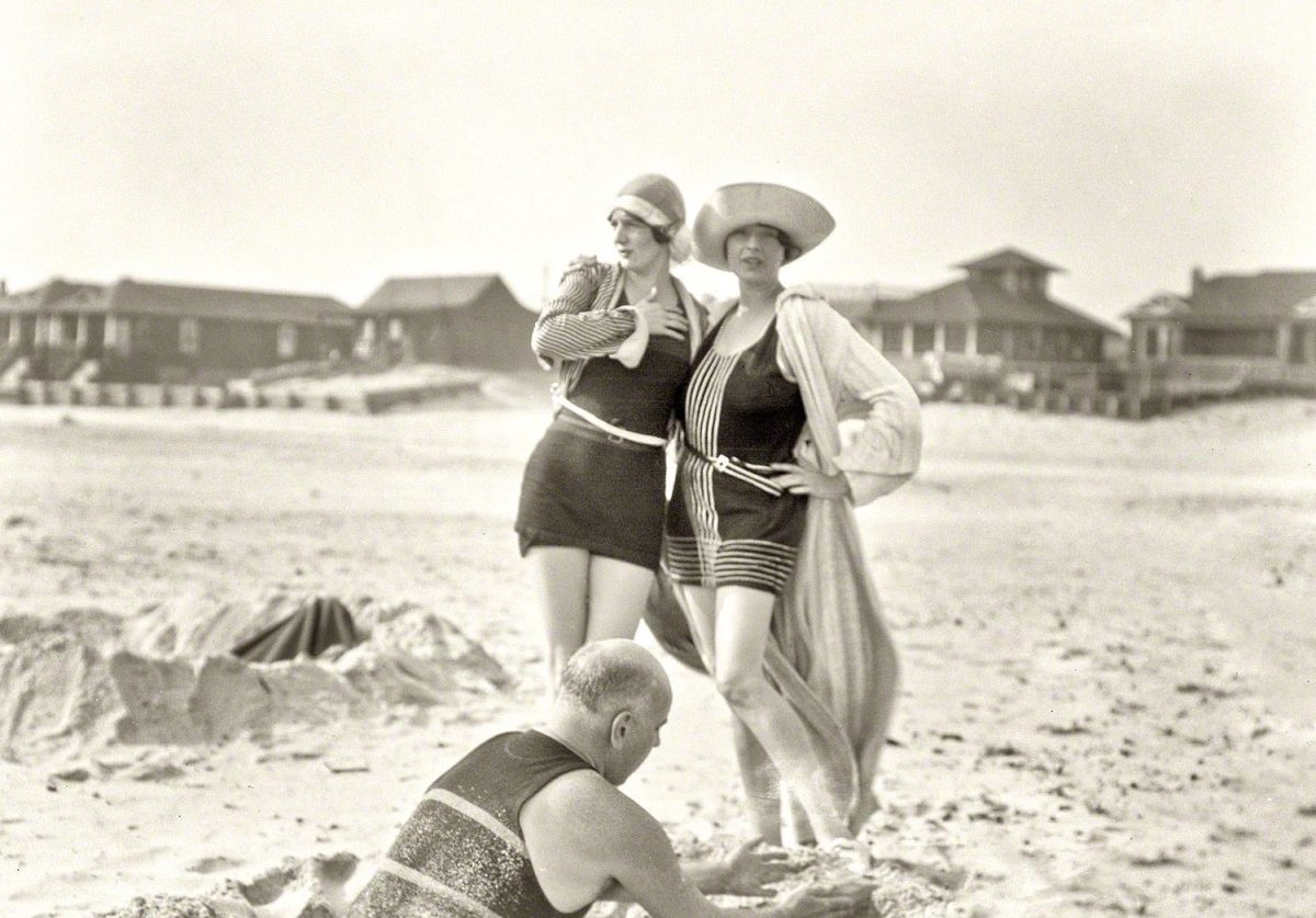 Beachside Memories: Retro Photos to Make You Smile