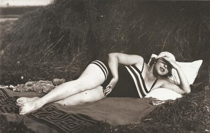 Beachside Memories: Retro Photos to Make You Smile