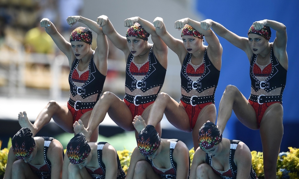 Sync Swim Fun: Hilarious Moments of Synchronized Swimming