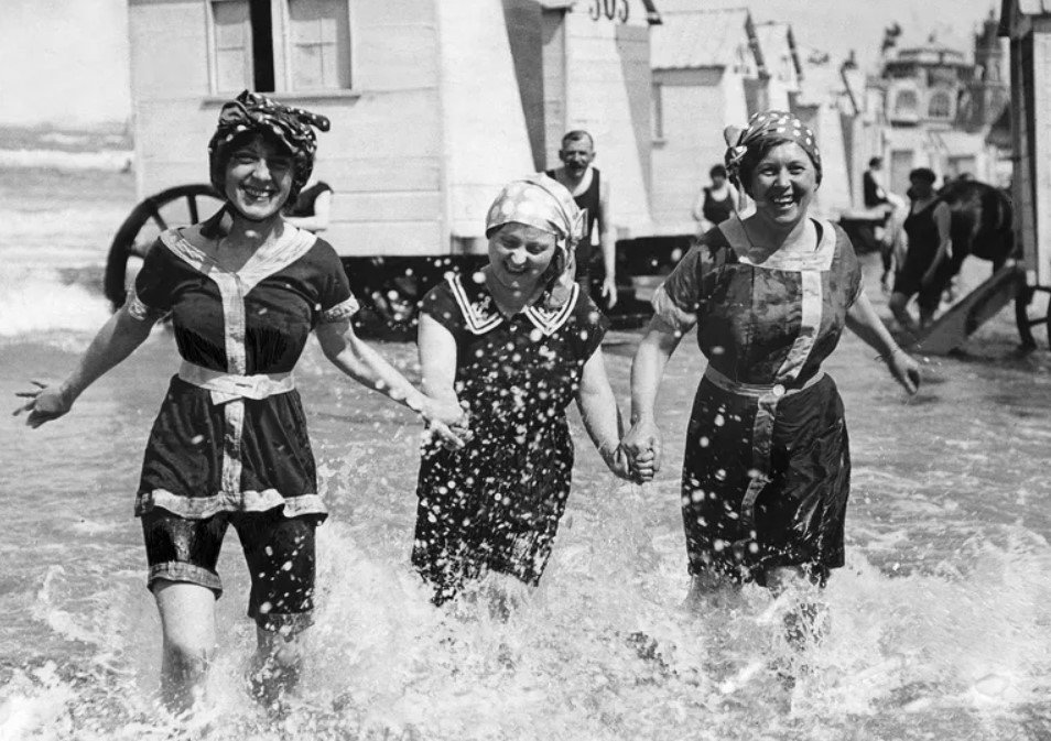 Beachside Memories: Retro Photos to Make You Smile